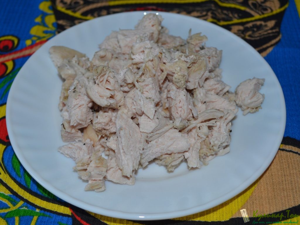 Салат с курицей и фасолью