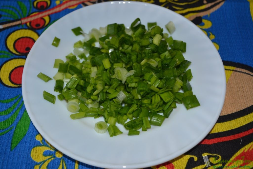 Салат с курицей и фасолью