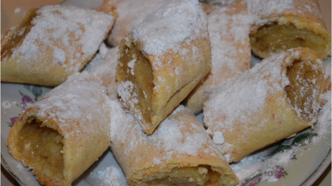 рулет с яблоками