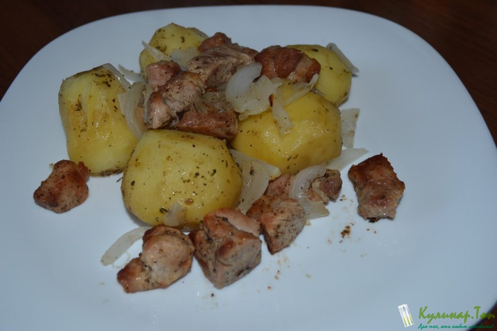 Жаркое с мясом и картофелем Жаркое с мясом и картофелем