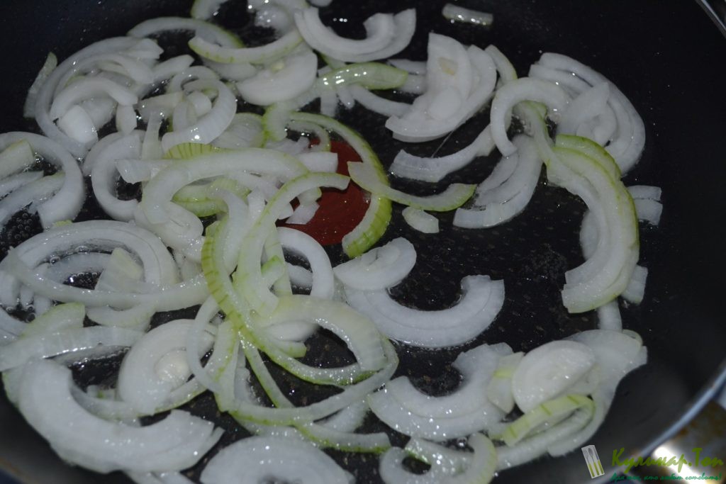 Куриные сердечки в сметане
