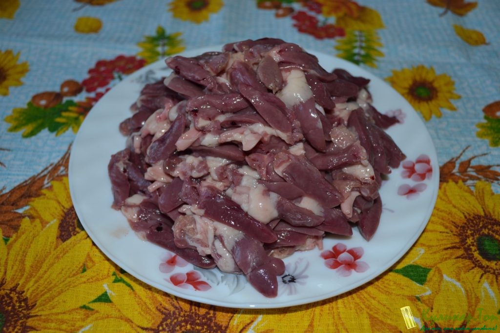 Куриные сердечки в сметане