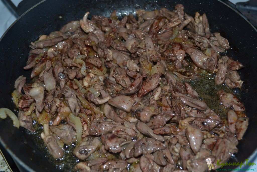 Куриные сердечки в сметане Куриные сердечки в сметане