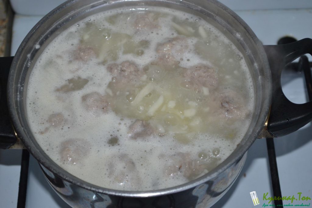 Сырный суп с фрикадельками Сырный суп с фрикадельками