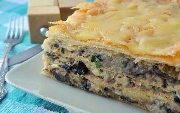Горячий Наполеон с картофельно-грибным кремом