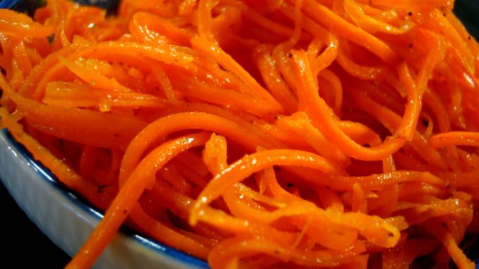 Острый салат из моркови