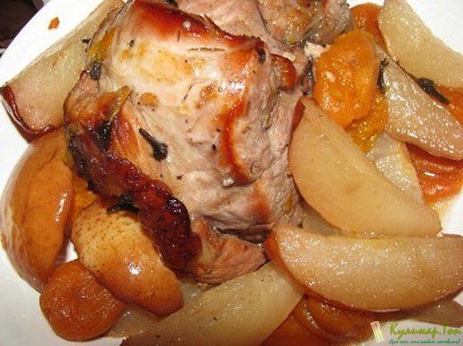 Свинина в вине с грушами и курагой