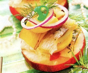 канапе с яблоком