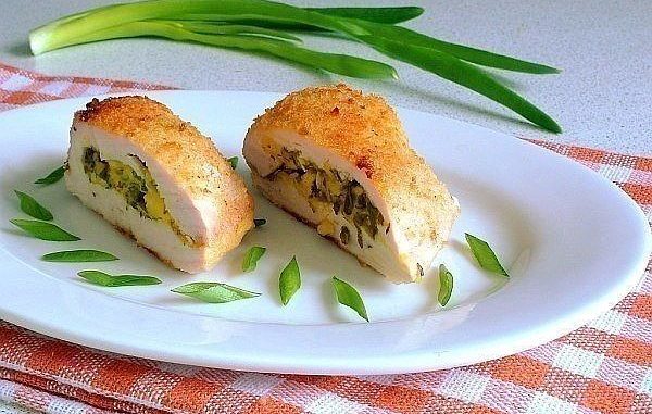 Куриное филе с творогом и зеленью