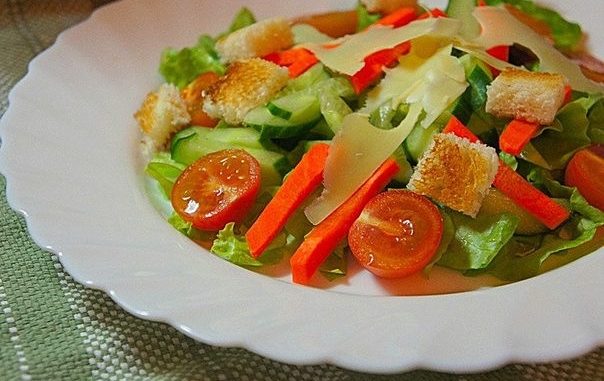 Овощной салат с креветками