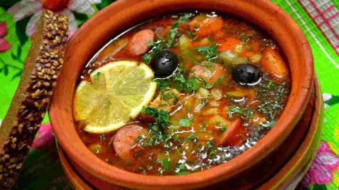 Солянка с сосисками