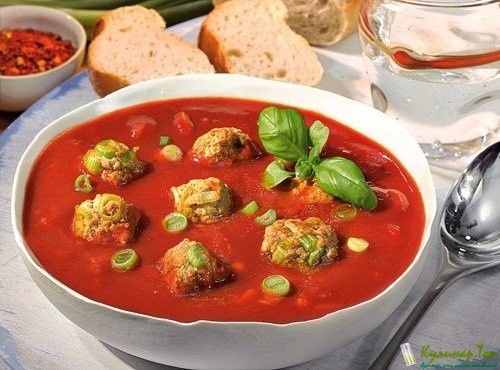 Томатный суп с мясными фрикадельками и нутом