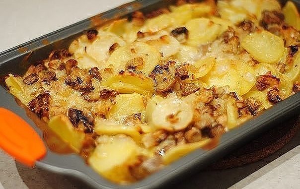 Картофель с шампиньонами в сметане