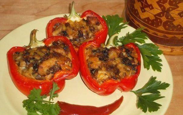 Перец фаршированный курицей и грибами