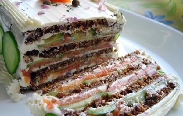 buterbrodnyj-tort-s-kopchenym-lososem