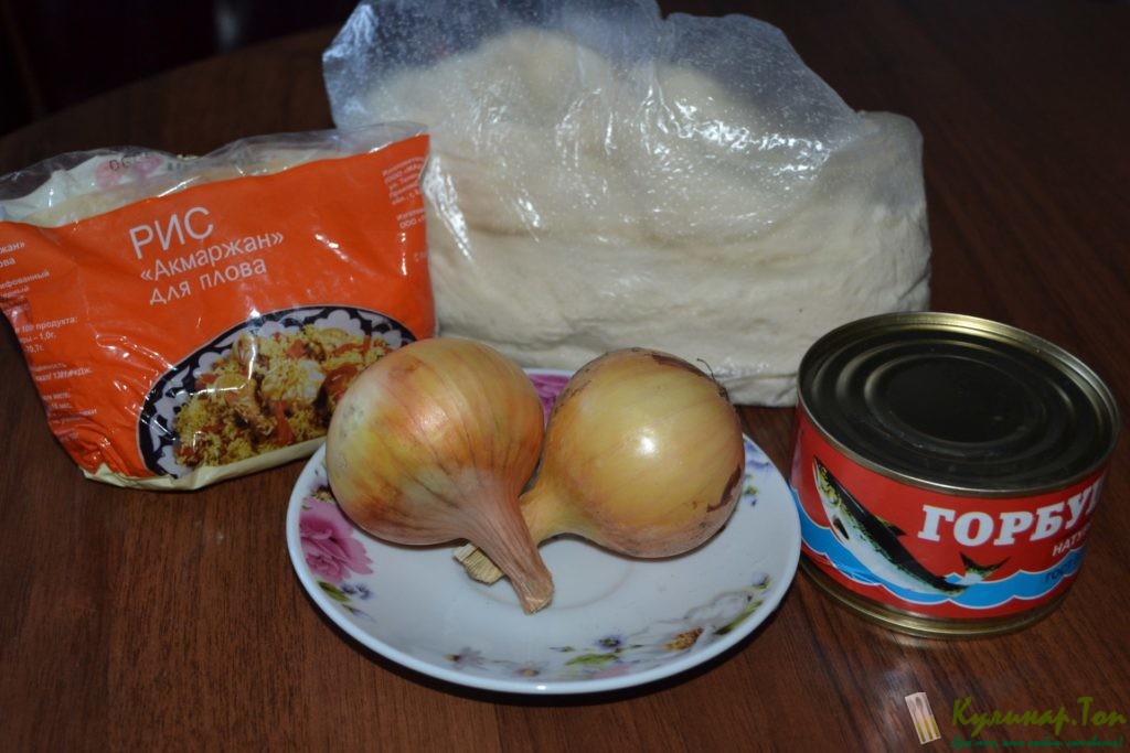 Пирог с рисом и рыбными консервами
