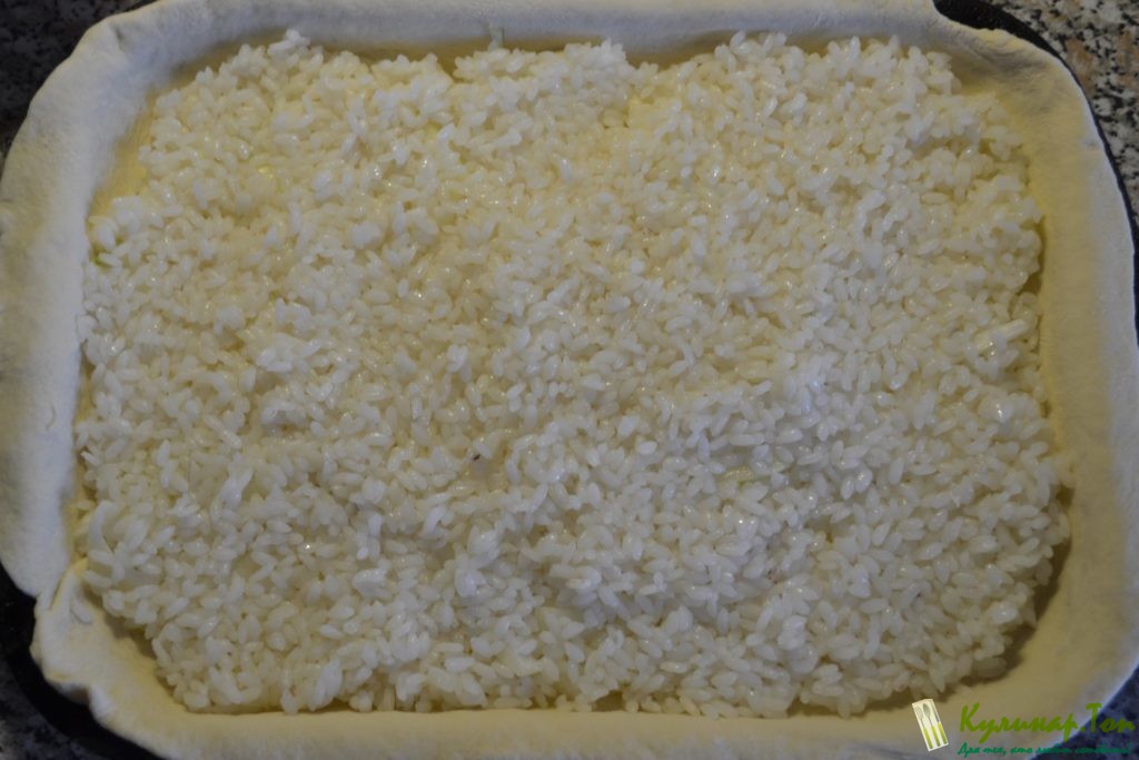 Пирог с рисом и рыбными консервами