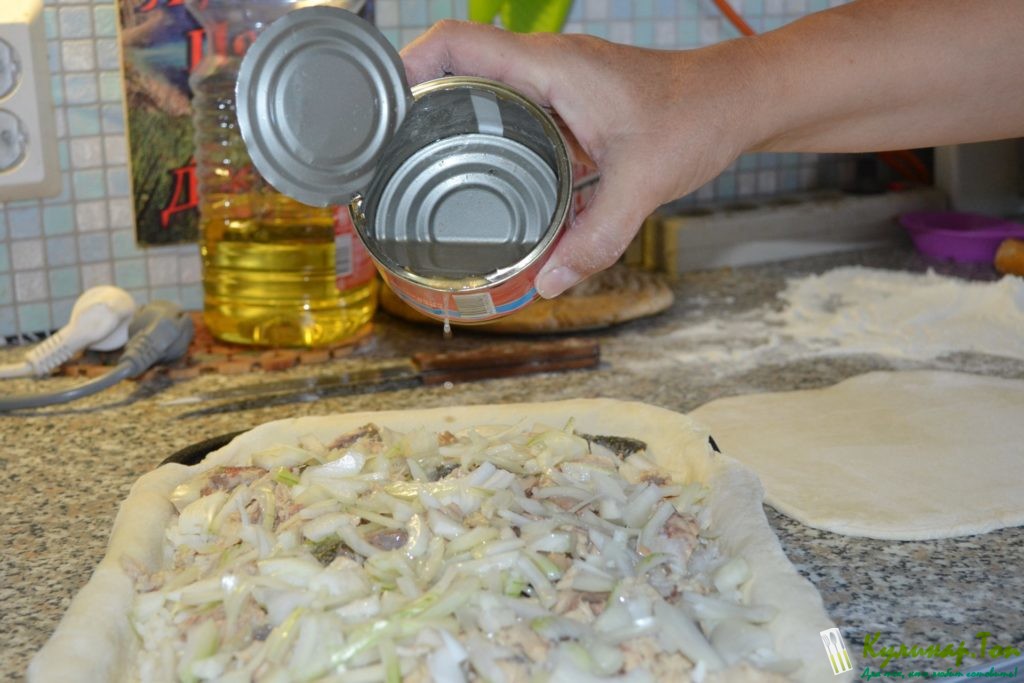Пирог с рисом и рыбными консервами