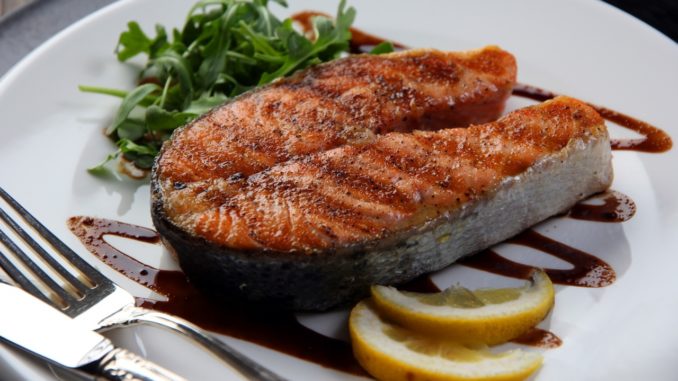 forel-s-kartofelem-v-mundire