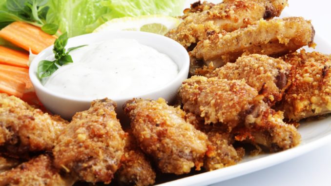 kurinye-krylyshki-s-syrom-parmezan-v-duhovke