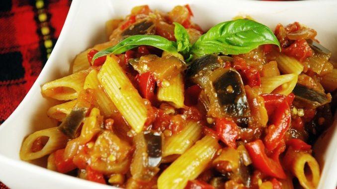 Макароны с баклажанами и брынзой Макароны с баклажанами и брынзой