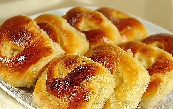 Печеные пирожки с творогом
