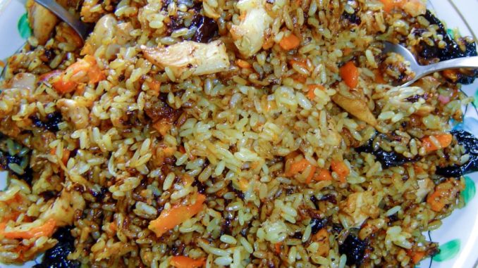 Плов с курицей и черносливом