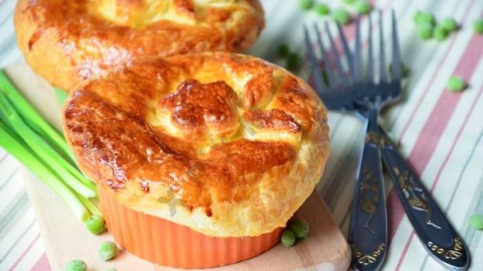 myasnoj-pirog-v-gorshochke