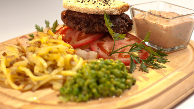 burger-iz-govyadiny-s-kartofelem-paj