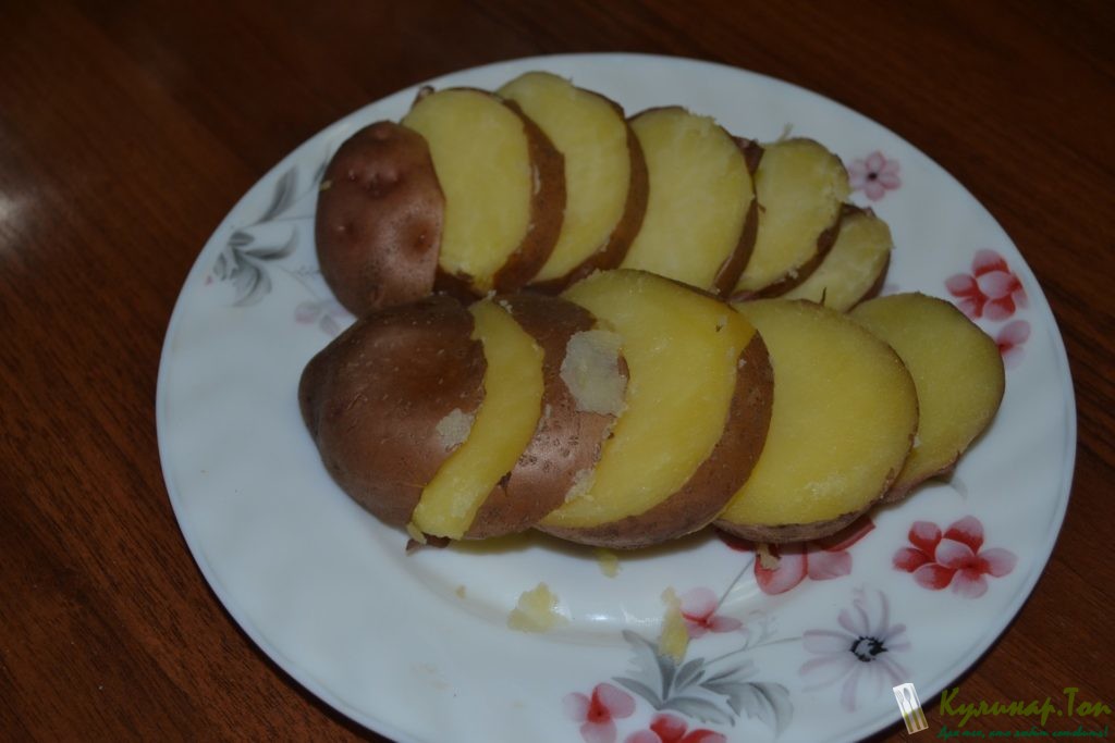 Картофель с куриным мясом и луковой корочкой