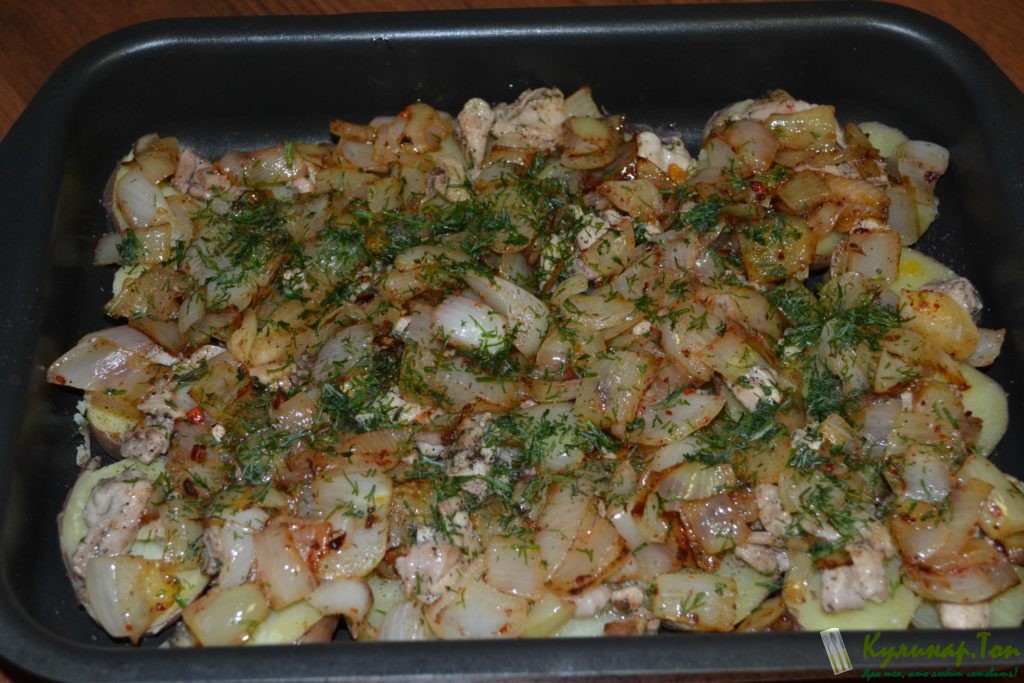 Картофель с куриным мясом и луковой корочкой Картофель с куриным мясом и луковой корочкой
