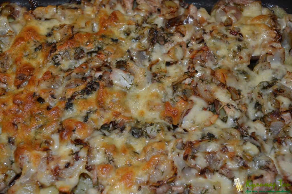 Картофель с куриным мясом и луковой корочкой Картофель с куриным мясом и луковой корочкой