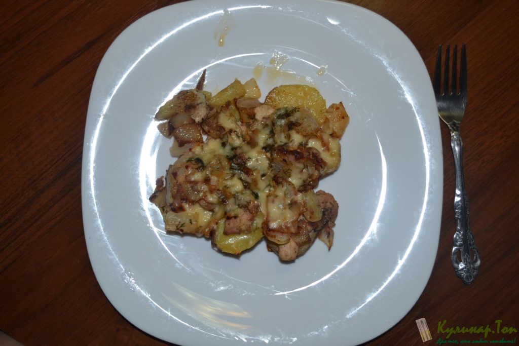 Картофель с куриным мясом и луковой корочкой Картофель с куриным мясом и луковой корочкой