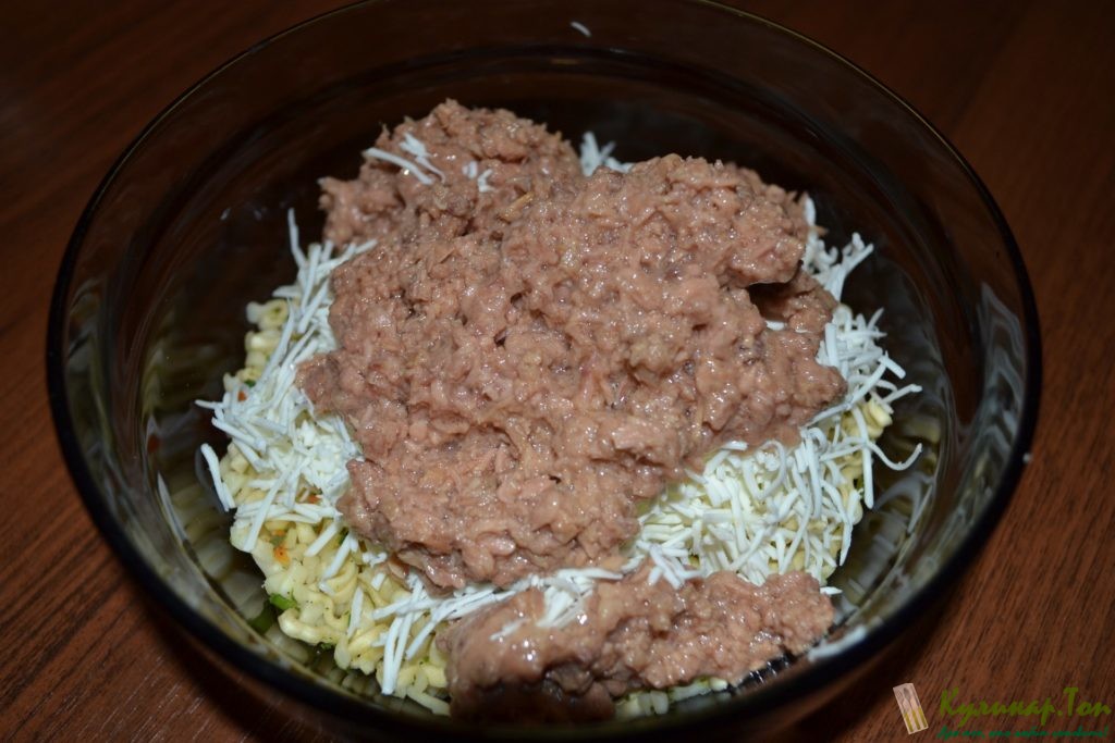 Салат из лапши с тунцом (или бомжатский)