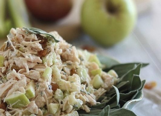 myasnoj-salat-s-yablokom