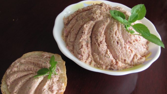 pashtet-iz-kurinoj-pecheni