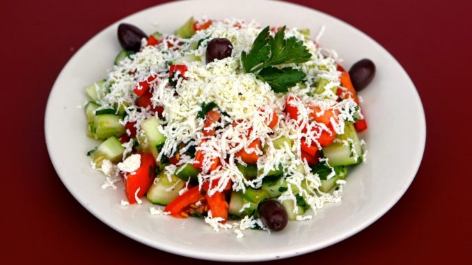 pikantnyj-salat-po-bolgarski