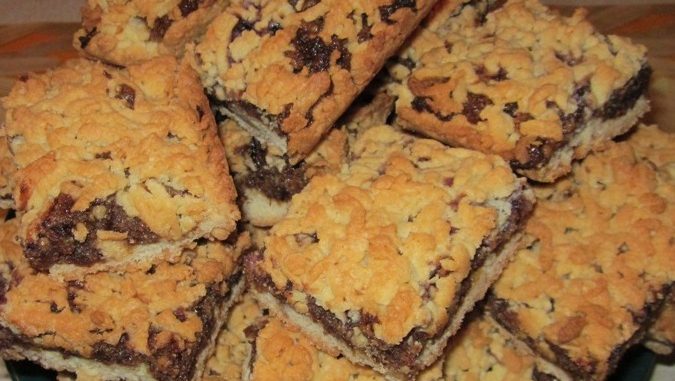 pirog-s-izyumom-i-gretskimi-orehami