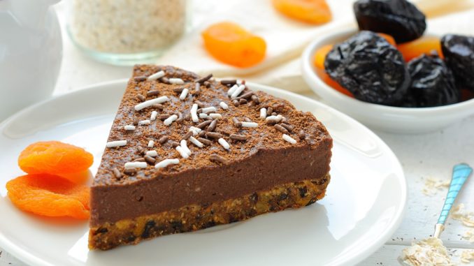 pirog-s-suhofruktami-i-kremom-bez-vypechki