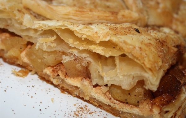 pirog-sloyonyj-s-yablokami