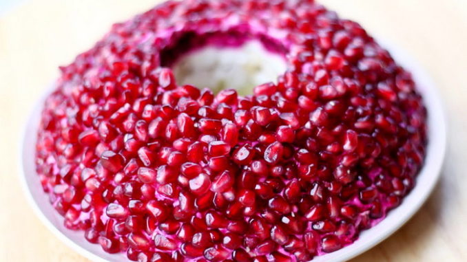 salat-granatovyj-braslet-vegetarianskij