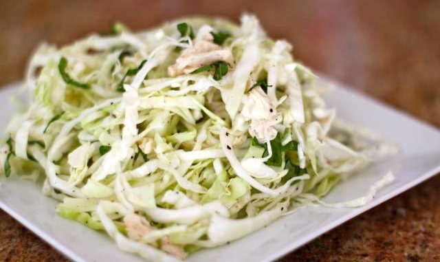 salat-iz-belokochannoj-kapusty-i-kuritsy
