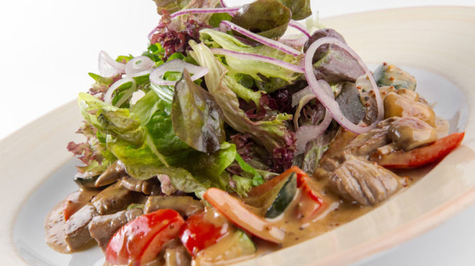 salat-iz-govyadiny-s-frantsuzskim-sousom
