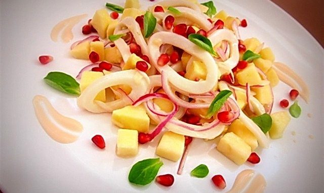 salat-iz-kalmarov-i-yablok
