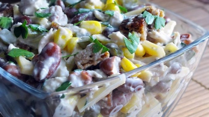 salat-iz-kuritsy-luka-i-chesnoka