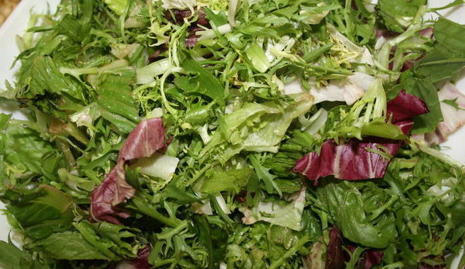 salat-iz-listev-salata-v-vinnom-uksuse