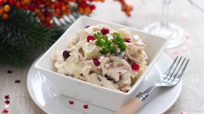 salat-s-kuritsej-i-klyukvoj