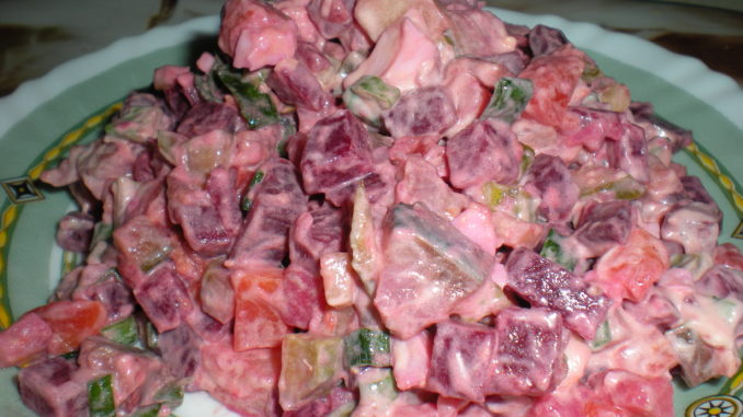 salat-svekolnyj-s-kartofelem-i-seldyu