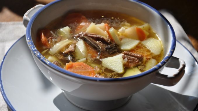 sup-s-kopchenostyami-i-belymi-gribami