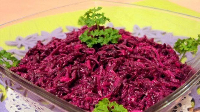 svekolnyj-salat-s-salom